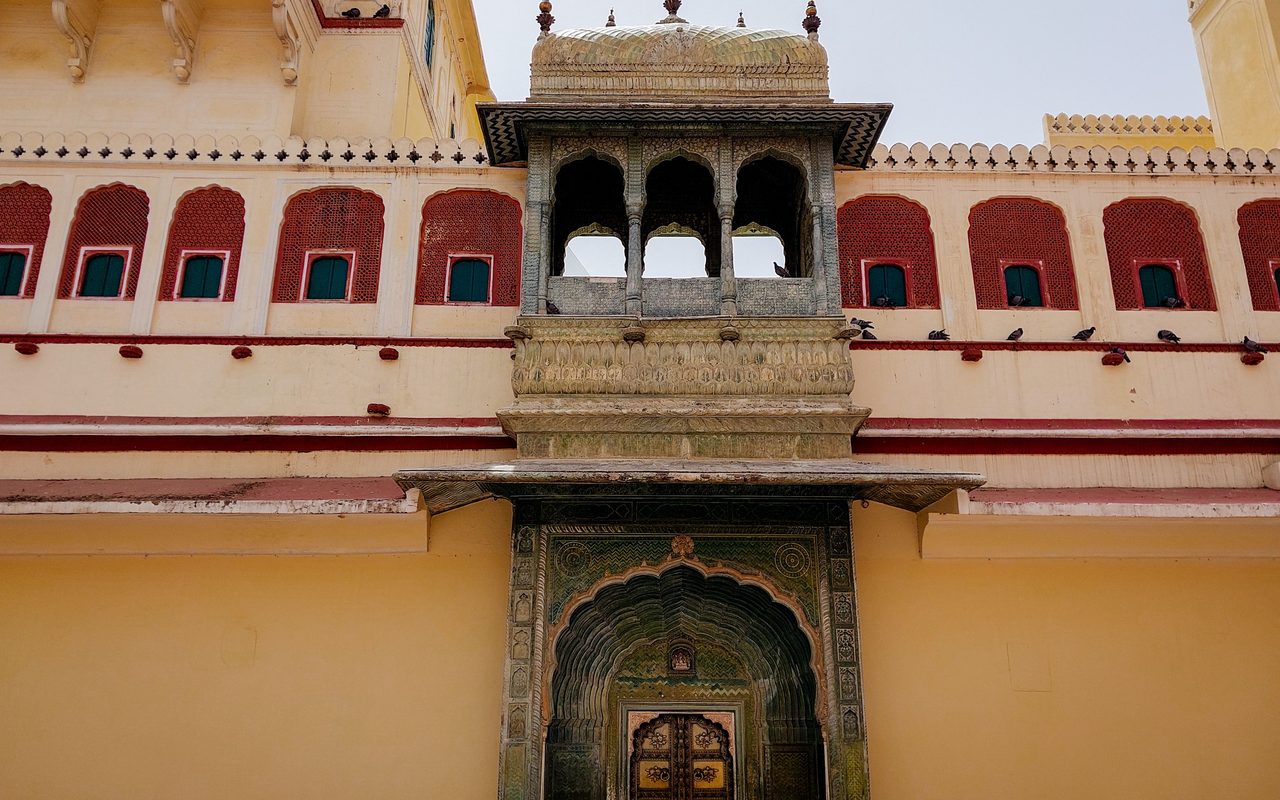 Elegant historic doorway at City Palace, Jaipur, showcasing Rajasthani architectural beauty.