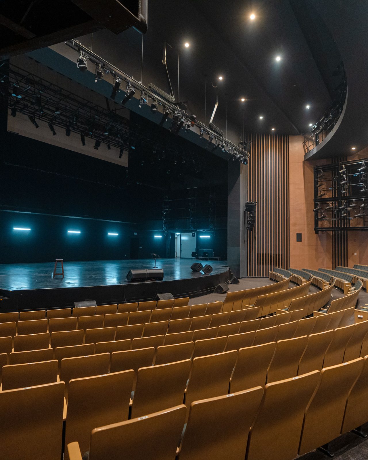 Grand convention hall, Auditorium, Theatre seating, Stage