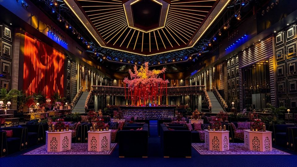 Illuminated event hall and floral centrepiece
