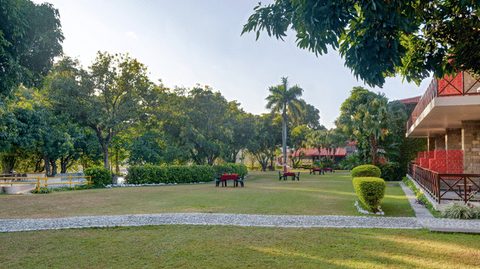 Manicured event lawn with outdoor seating at Infinity Resorts Corbett