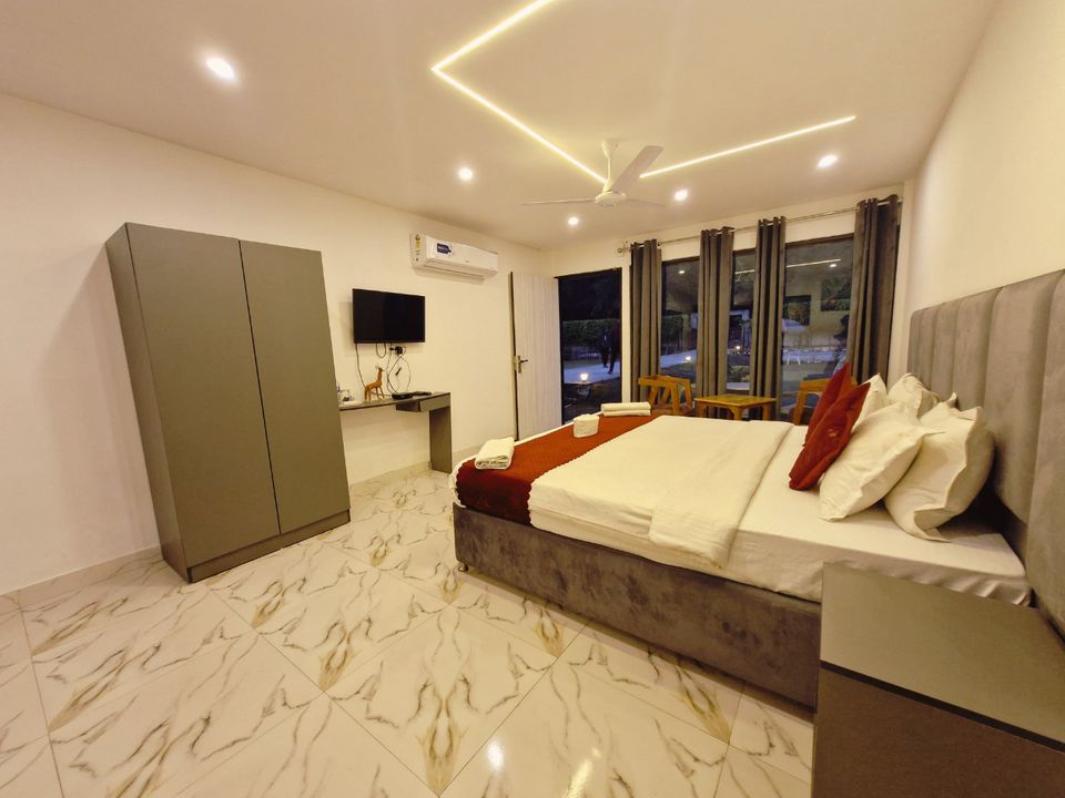 Guest bedroom with marble floor
